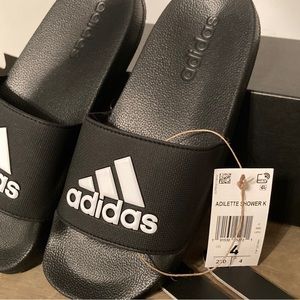Adidas Kids Size 4 Essential Adilette Shower Slides Black White G27627 - NEW